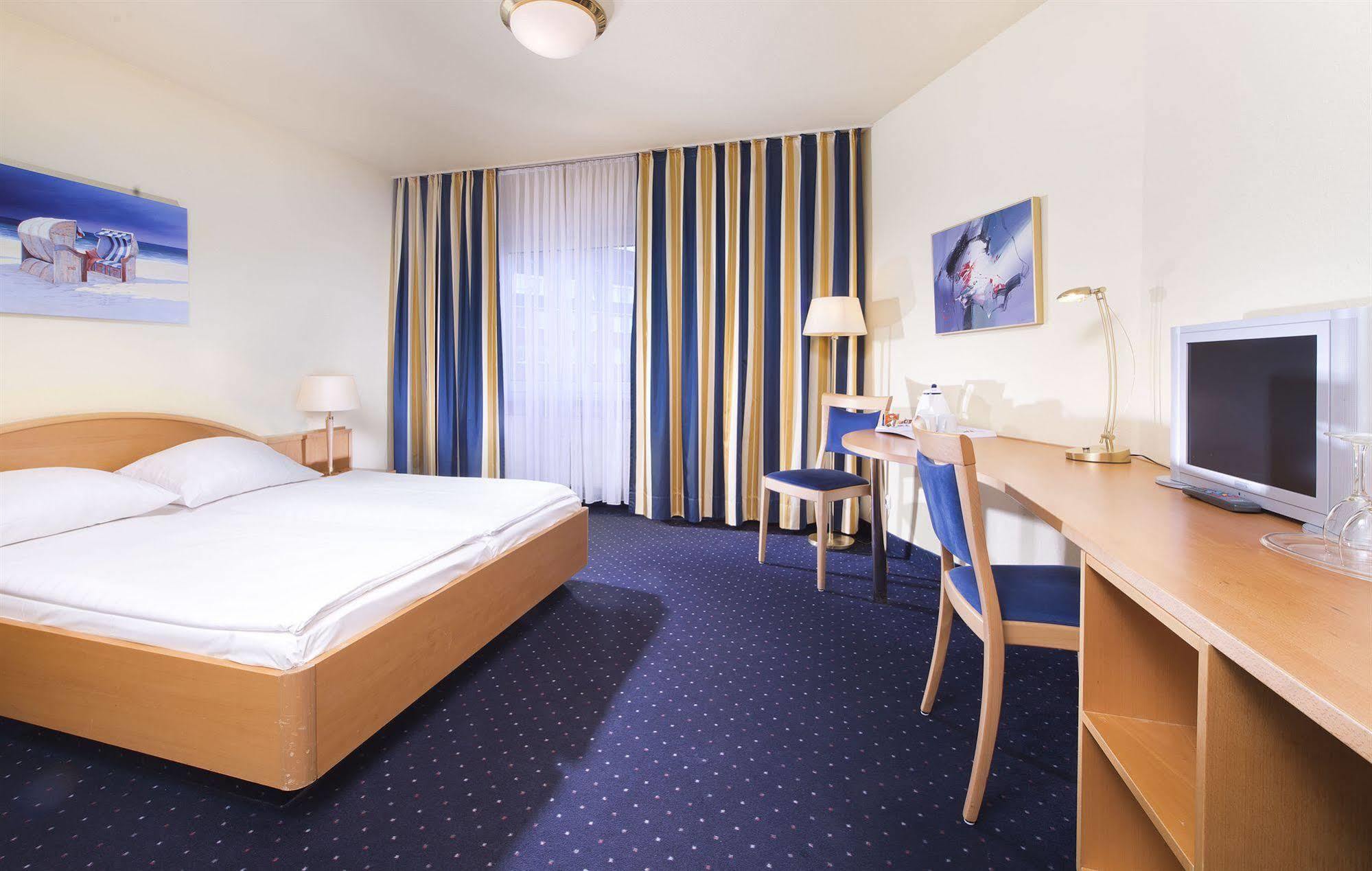 Tryp By Wyndham Luebeck Aquamarin Hotell Eksteriør bilde