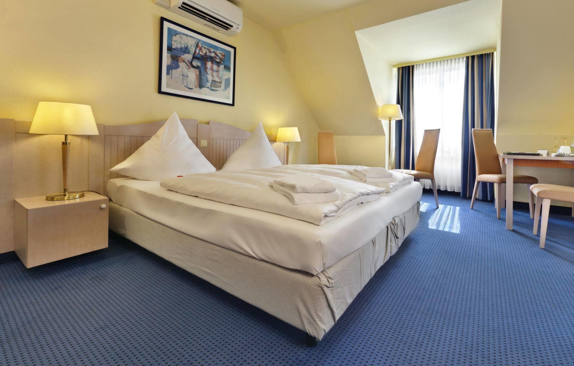 Tryp By Wyndham Luebeck Aquamarin Hotell Eksteriør bilde